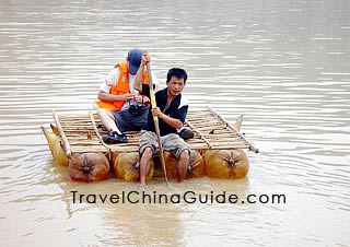 乘羊皮木筏渡过黄河