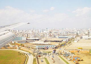 从飞机上俯瞰昆明市全景