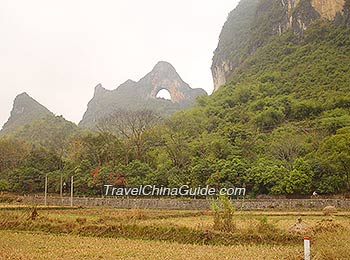 阳朔月亮山