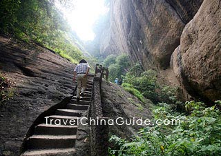 福建武夷山虎啸岩