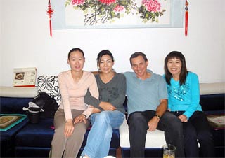 Frank Michael Maressa先生和Sangi Kim Maressa女士在一个中国家庭