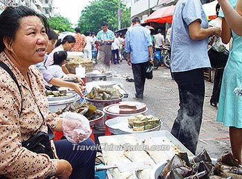 当地市场出售的粽子