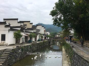 水在龙川风景区街