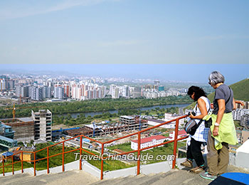 从Zaisan山全景